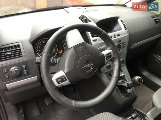 Черный Опель Зафира, объемом двигателя 1.8 л и пробегом 175 тыс. км за 7500 $, фото 10 на Automoto.ua