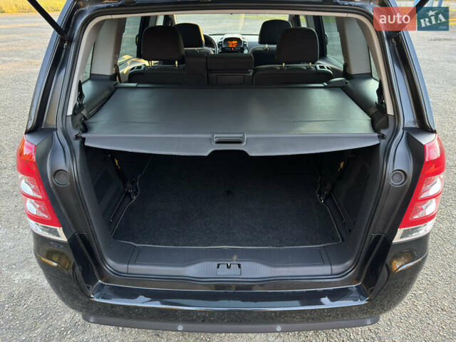 Черный Опель Зафира, объемом двигателя 1.7 л и пробегом 189 тыс. км за 8350 $, фото 109 на Automoto.ua