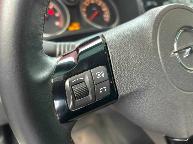 Черный Опель Зафира, объемом двигателя 1.7 л и пробегом 308 тыс. км за 7290 $, фото 16 на Automoto.ua