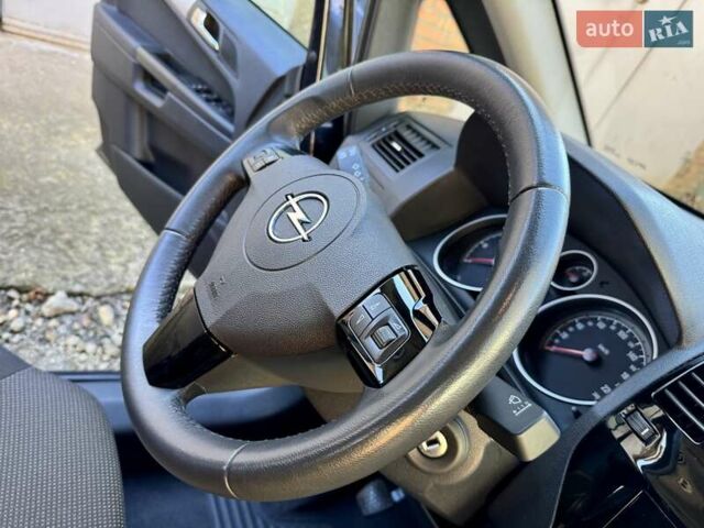 Чорний Опель Зафіра, об'ємом двигуна 1.7 л та пробігом 209 тис. км за 7950 $, фото 27 на Automoto.ua