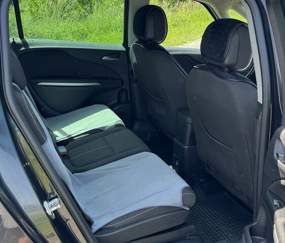 Черный Опель Зафира, объемом двигателя 1.6 л и пробегом 200 тыс. км за 9000 $, фото 7 на Automoto.ua