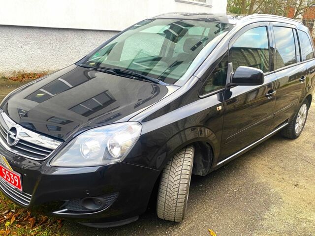 Черный Опель Зафира, объемом двигателя 1.7 л и пробегом 212 тыс. км за 7800 $, фото 2 на Automoto.ua