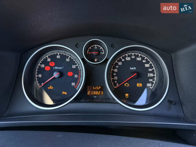 Черный Опель Зафира, объемом двигателя 1.8 л и пробегом 213 тыс. км за 7700 $, фото 126 на Automoto.ua