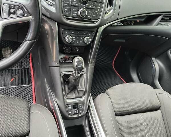 Черный Опель Зафира, объемом двигателя 1.96 л и пробегом 242 тыс. км за 9500 $, фото 38 на Automoto.ua