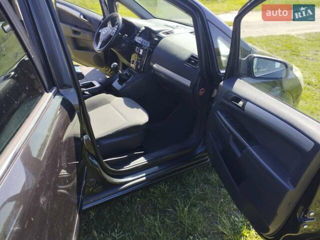 Черный Опель Зафира, объемом двигателя 1.6 л и пробегом 219 тыс. км за 7000 $, фото 33 на Automoto.ua