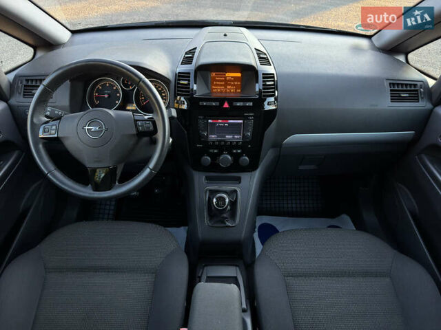 Черный Опель Зафира, объемом двигателя 1.7 л и пробегом 189 тыс. км за 8350 $, фото 79 на Automoto.ua