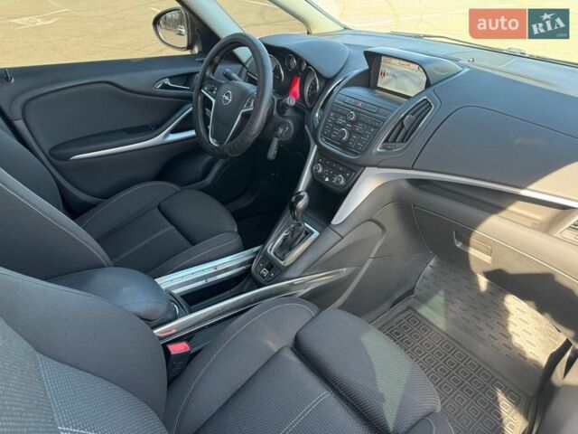 Черный Опель Зафира, объемом двигателя 1.96 л и пробегом 236 тыс. км за 9200 $, фото 11 на Automoto.ua