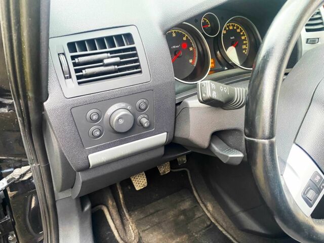 Черный Опель Зафира, объемом двигателя 1.7 л и пробегом 212 тыс. км за 7800 $, фото 12 на Automoto.ua