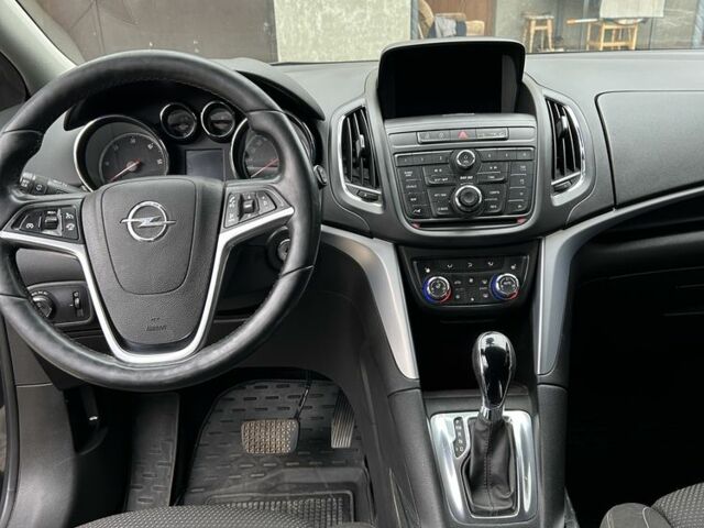Черный Опель Зафира, объемом двигателя 2 л и пробегом 235 тыс. км за 9700 $, фото 7 на Automoto.ua