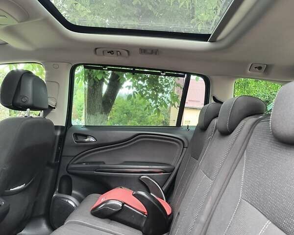 Черный Опель Зафира, объемом двигателя 1.96 л и пробегом 242 тыс. км за 9500 $, фото 18 на Automoto.ua