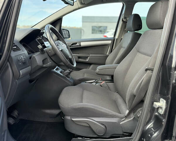 Черный Опель Зафира, объемом двигателя 1.8 л и пробегом 213 тыс. км за 7700 $, фото 42 на Automoto.ua