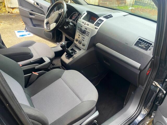 Черный Опель Зафира, объемом двигателя 1.7 л и пробегом 212 тыс. км за 7800 $, фото 9 на Automoto.ua