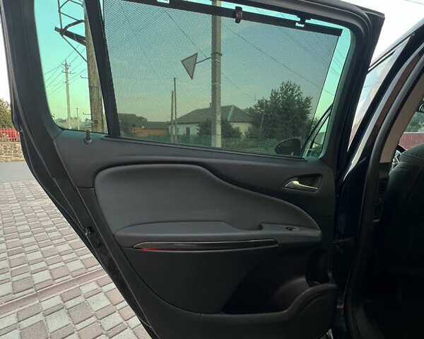 Чорний Опель Зафіра, об'ємом двигуна 1.96 л та пробігом 198 тис. км за 8300 $, фото 10 на Automoto.ua