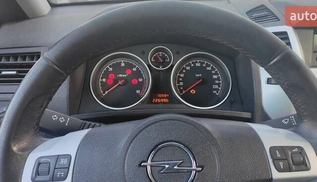 Опель Зафира 2012 в Хмельницком на Automoto.ua Черный Опель Зафира, объемом двигателя 1.7 л и пробегом 227 тыс. км за 8100 $, фото 25 на Automoto.ua
