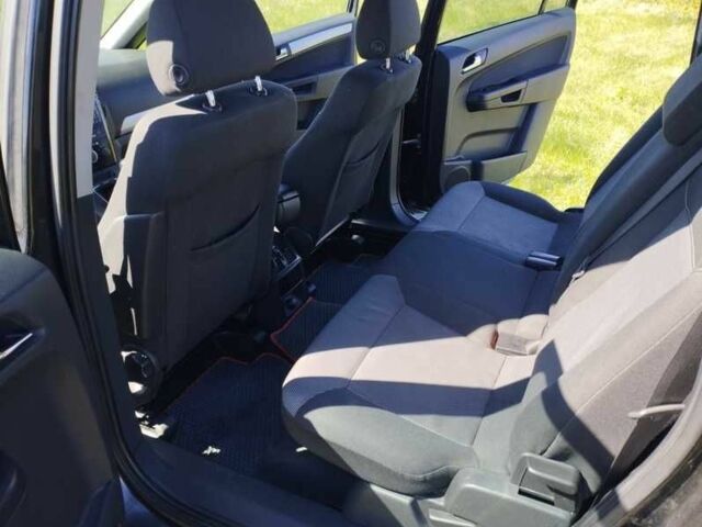 Черный Опель Зафира, объемом двигателя 1.6 л и пробегом 220 тыс. км за 6500 $, фото 10 на Automoto.ua