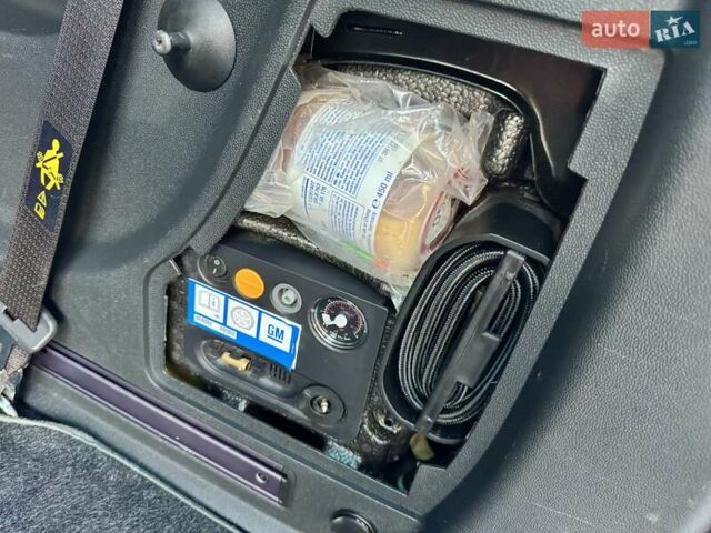 Чорний Опель Зафіра, об'ємом двигуна 1.7 л та пробігом 209 тис. км за 7950 $, фото 49 на Automoto.ua