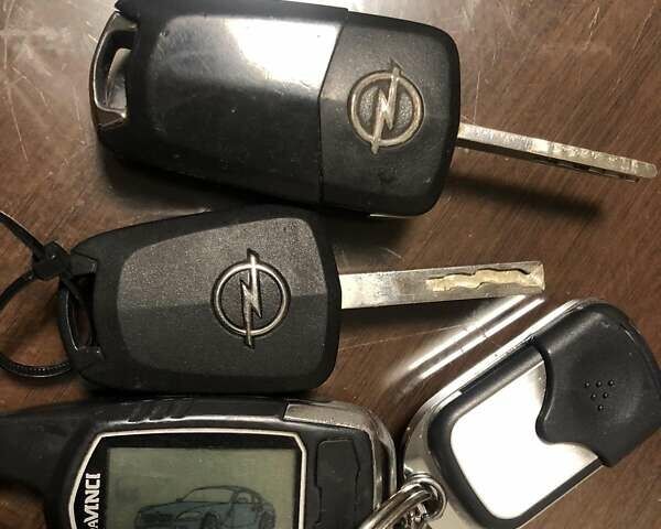 Черный Опель Зафира, объемом двигателя 1.8 л и пробегом 175 тыс. км за 7500 $, фото 17 на Automoto.ua