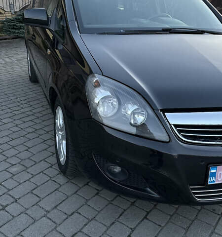 Черный Опель Зафира, объемом двигателя 1.7 л и пробегом 209 тыс. км за 8500 $, фото 9 на Automoto.ua