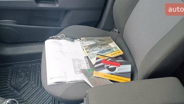 Черный Опель Зафира, объемом двигателя 1.7 л и пробегом 266 тыс. км за 8000 $, фото 11 на Automoto.ua