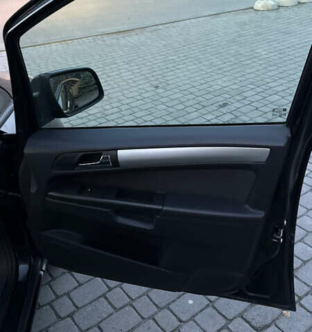 Черный Опель Зафира, объемом двигателя 1.7 л и пробегом 209 тыс. км за 8500 $, фото 41 на Automoto.ua