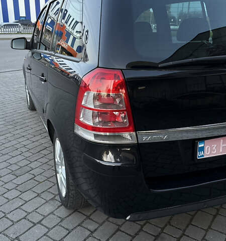 Черный Опель Зафира, объемом двигателя 1.7 л и пробегом 209 тыс. км за 8500 $, фото 11 на Automoto.ua