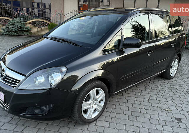 Черный Опель Зафира, объемом двигателя 1.7 л и пробегом 209 тыс. км за 8500 $, фото 2 на Automoto.ua