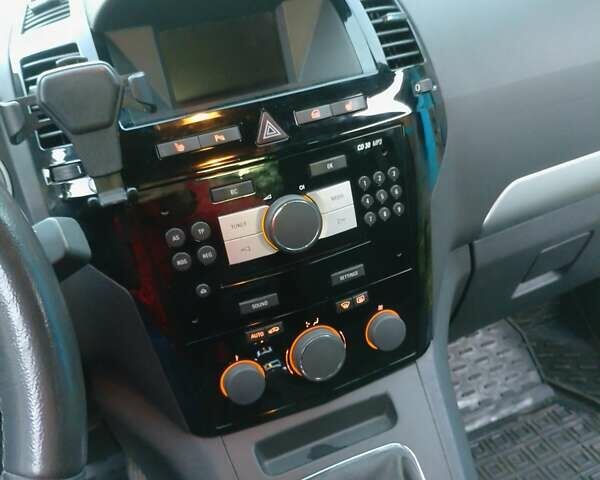 Опель Зафира 2013 в Нововолынск на Automoto.ua Черный Опель Зафира, объемом двигателя 1.7 л и пробегом 216 тыс. км за 9300 $, фото 10 на Automoto.ua