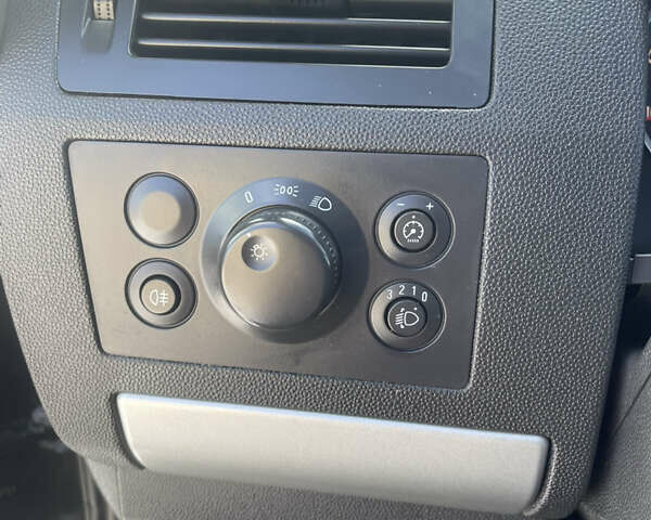 Черный Опель Зафира, объемом двигателя 1.8 л и пробегом 186 тыс. км за 7700 $, фото 10 на Automoto.ua