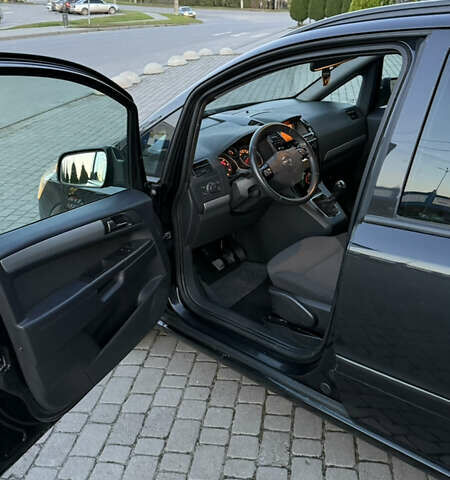 Черный Опель Зафира, объемом двигателя 1.7 л и пробегом 209 тыс. км за 8500 $, фото 13 на Automoto.ua