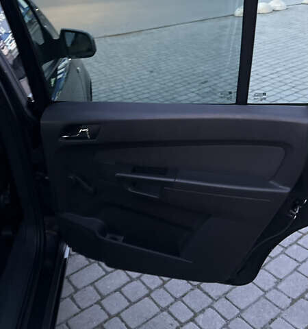 Черный Опель Зафира, объемом двигателя 1.7 л и пробегом 209 тыс. км за 8500 $, фото 36 на Automoto.ua