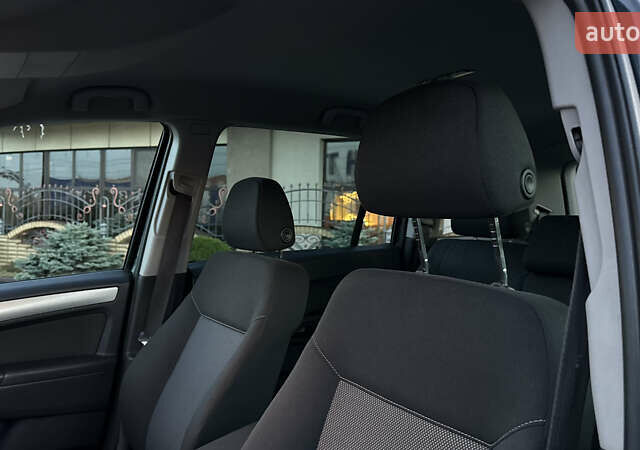 Черный Опель Зафира, объемом двигателя 1.7 л и пробегом 209 тыс. км за 8500 $, фото 20 на Automoto.ua