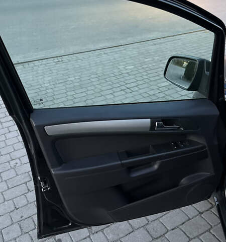 Черный Опель Зафира, объемом двигателя 1.7 л и пробегом 209 тыс. км за 8500 $, фото 23 на Automoto.ua