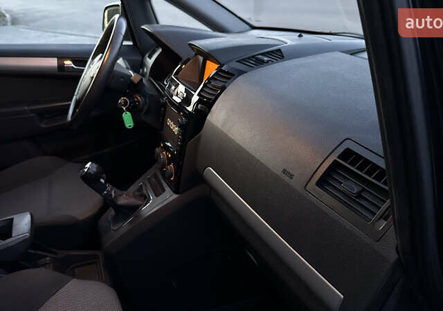 Черный Опель Зафира, объемом двигателя 1.7 л и пробегом 209 тыс. км за 8500 $, фото 38 на Automoto.ua