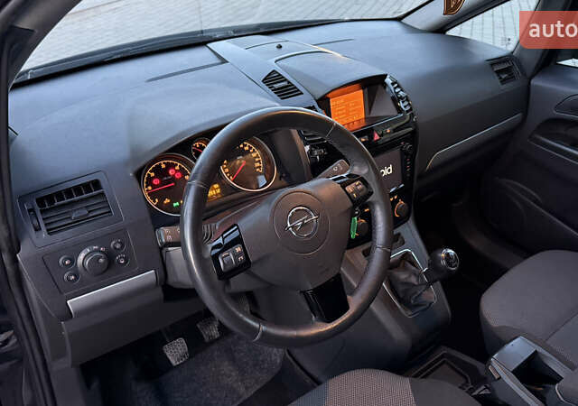 Черный Опель Зафира, объемом двигателя 1.7 л и пробегом 209 тыс. км за 8500 $, фото 14 на Automoto.ua