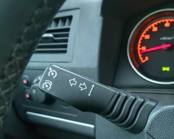 Черный Опель Зафира, объемом двигателя 1.8 л и пробегом 238 тыс. км за 8150 $, фото 33 на Automoto.ua