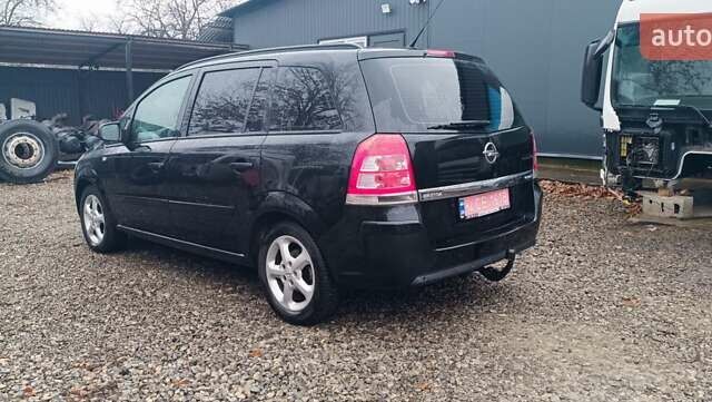 Черный Опель Зафира, объемом двигателя 1.7 л и пробегом 266 тыс. км за 8000 $, фото 2 на Automoto.ua