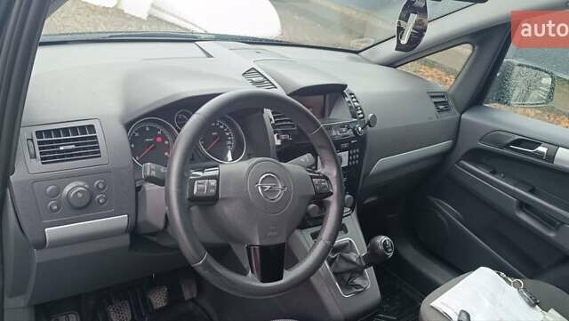 Черный Опель Зафира, объемом двигателя 1.7 л и пробегом 266 тыс. км за 8000 $, фото 7 на Automoto.ua