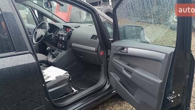 Черный Опель Зафира, объемом двигателя 1.7 л и пробегом 266 тыс. км за 8000 $, фото 16 на Automoto.ua