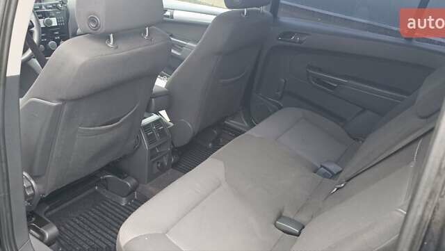 Черный Опель Зафира, объемом двигателя 1.7 л и пробегом 266 тыс. км за 8000 $, фото 14 на Automoto.ua