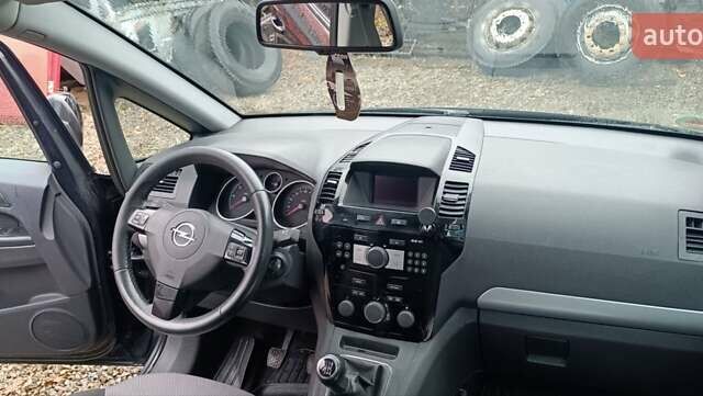 Черный Опель Зафира, объемом двигателя 1.7 л и пробегом 266 тыс. км за 8000 $, фото 20 на Automoto.ua