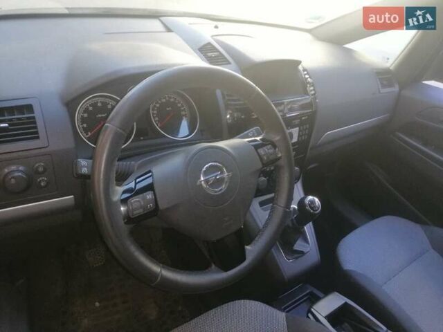 Черный Опель Зафира, объемом двигателя 1.8 л и пробегом 218 тыс. км за 6900 $, фото 2 на Automoto.ua