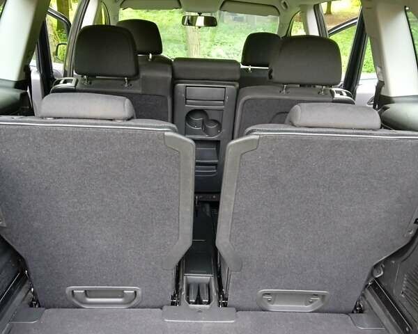 Чорний Опель Зафіра, об'ємом двигуна 1.8 л та пробігом 204 тис. км за 8900 $, фото 8 на Automoto.ua