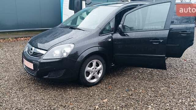 Черный Опель Зафира, объемом двигателя 1.7 л и пробегом 266 тыс. км за 8000 $, фото 15 на Automoto.ua