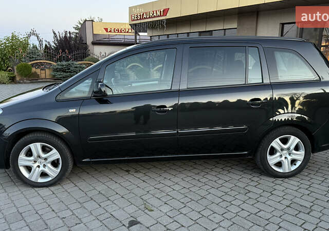 Черный Опель Зафира, объемом двигателя 1.7 л и пробегом 209 тыс. км за 8500 $, фото 3 на Automoto.ua