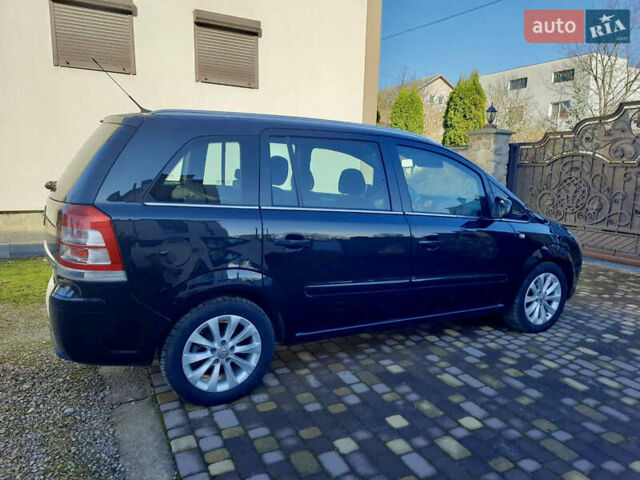 Черный Опель Зафира, объемом двигателя 1.7 л и пробегом 163 тыс. км за 9600 $, фото 4 на Automoto.ua