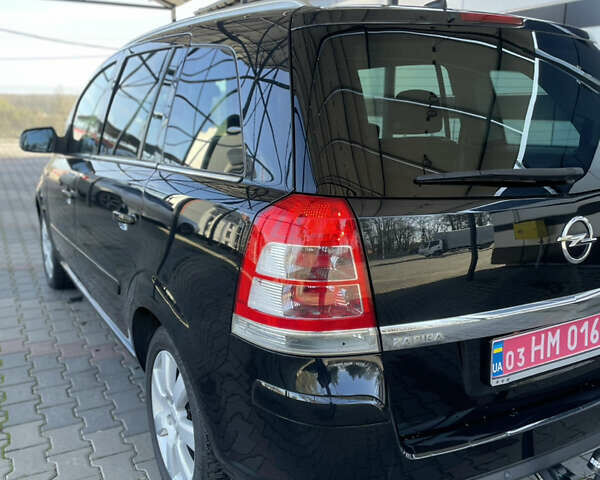 Черный Опель Зафира, объемом двигателя 1.7 л и пробегом 227 тыс. км за 8900 $, фото 9 на Automoto.ua