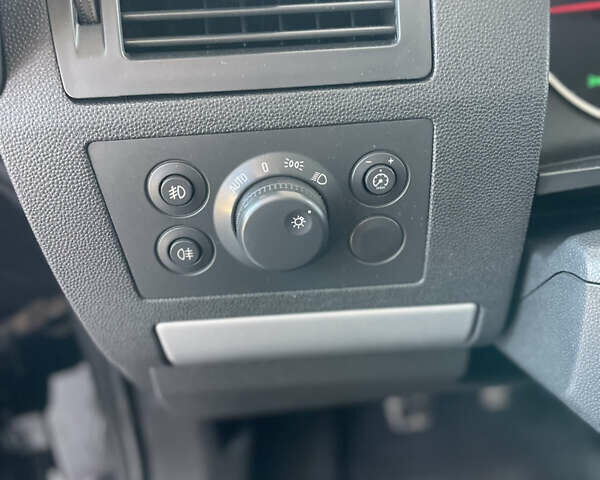 Черный Опель Зафира, объемом двигателя 1.7 л и пробегом 227 тыс. км за 8900 $, фото 23 на Automoto.ua