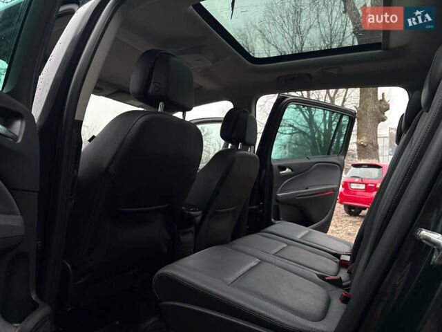 Черный Опель Зафира, объемом двигателя 2 л и пробегом 253 тыс. км за 11000 $, фото 12 на Automoto.ua