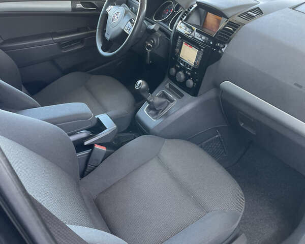 Черный Опель Зафира, объемом двигателя 1.7 л и пробегом 227 тыс. км за 8900 $, фото 19 на Automoto.ua