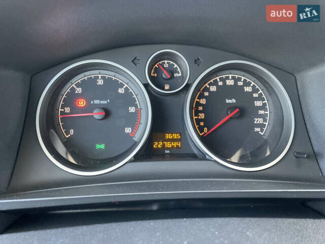 Черный Опель Зафира, объемом двигателя 1.7 л и пробегом 227 тыс. км за 8900 $, фото 26 на Automoto.ua